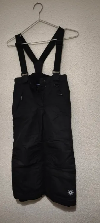 Pantalón de nieve con tirantes negro
Talla 110/116
