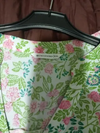 Blusa floral verde y rosa