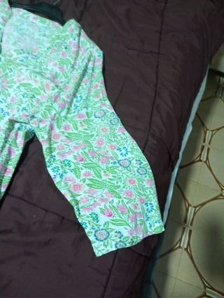 Blusa floral verde y rosa