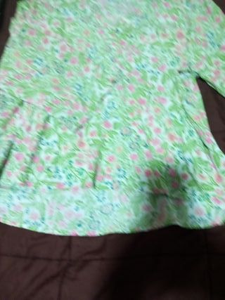 Blusa floral verde y rosa