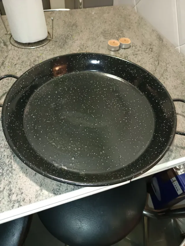 Paellera negra metal  34 cm