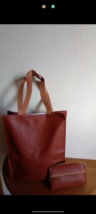 Bolso de cuero con monedero a juego