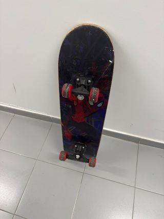 Monopatín Spiderman