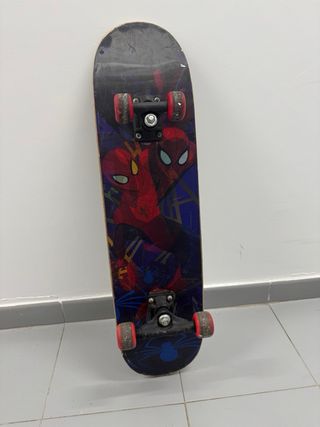 Monopatín Spiderman