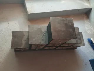 Mueble de entrada con cajones y diseño oriental
