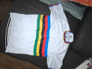 Camiseta Ciclismo Mundial Arcoíris
Talla L-XL 
