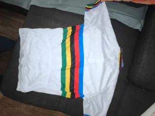 Camiseta Ciclismo Mundial Arcoíris
Talla L-XL 
