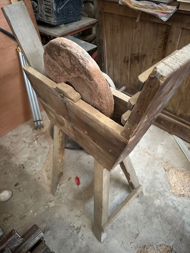 Antica smerigliatrice a pietra