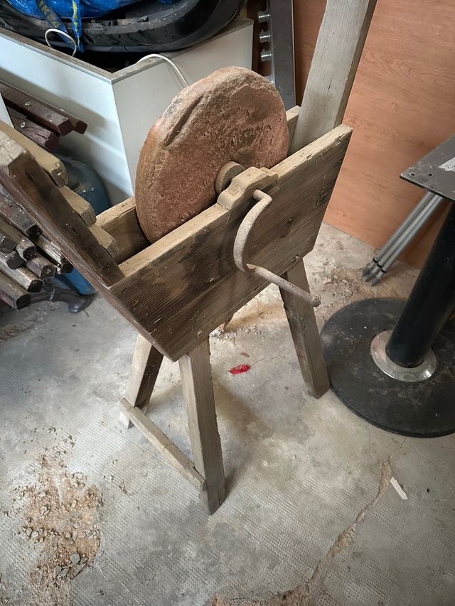 Antica smerigliatrice a pietra