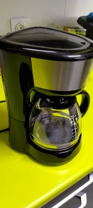 Cafetera de jarra negra