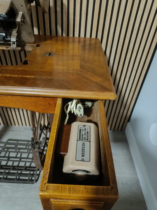 Máquina de coser Singer antigua