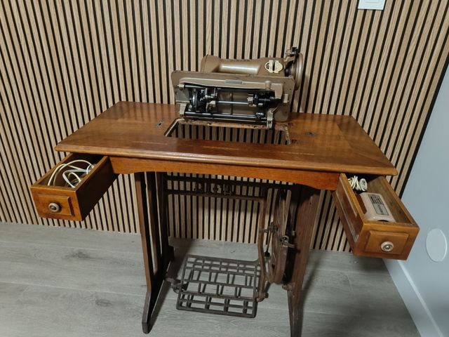 Máquina de coser Singer antigua