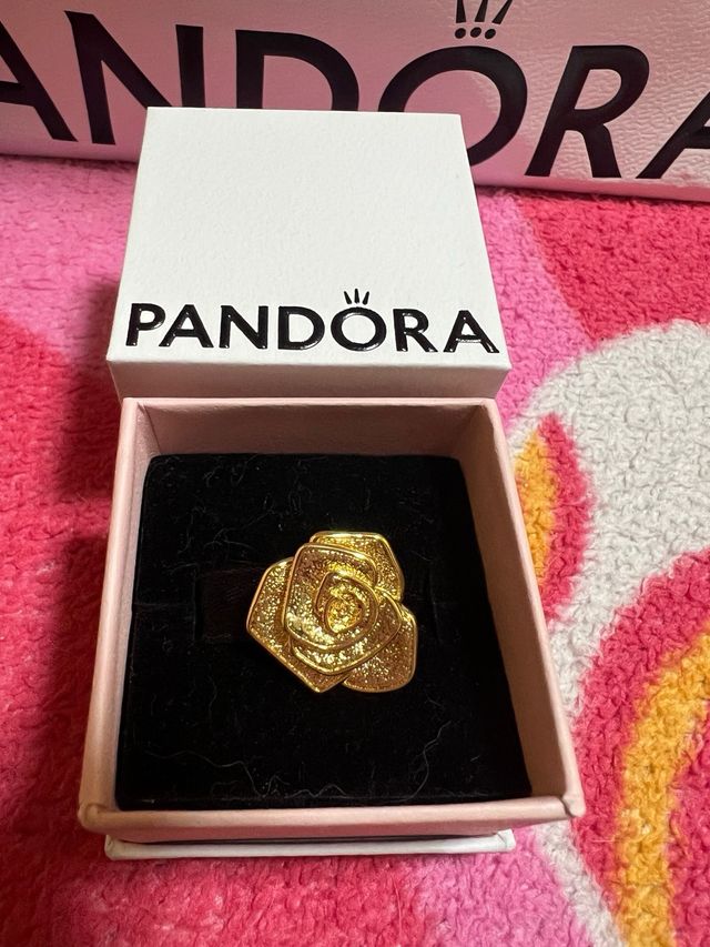 Charm Pandora Rosa Dorado