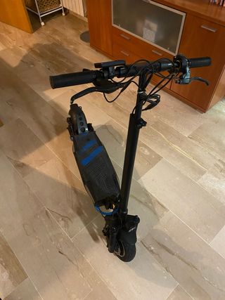 Patinete eléctrico azul