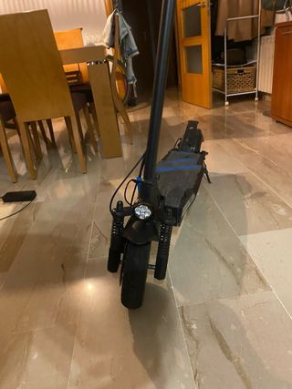 Patinete eléctrico azul