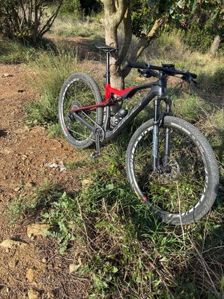 Bicicleta de montaña doble suspensión