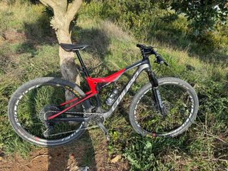 Bicicleta de montaña doble suspensión