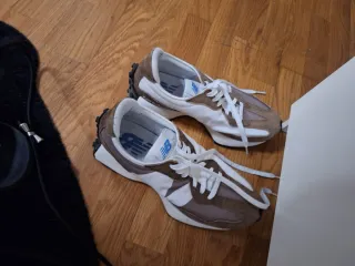Zapatillas New Balance Marrones y Blancas