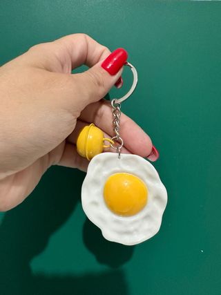 Llavero huevo frito hecho a mano