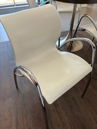 Sillas blancas modernas 