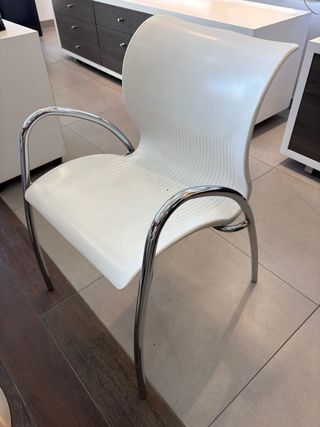 Sillas blancas modernas 