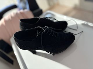 Zapatos de tacón negros con cordones