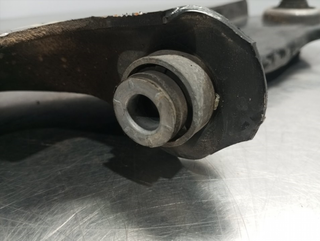 BRAZO SUSPENSION INFERIOR DELANTERO DERECHO RENAU