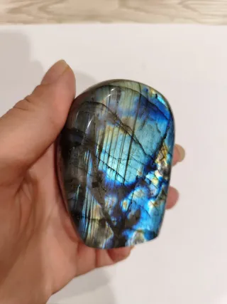 Pietra Labradorite levigata