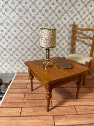 Lampada da tavolo per casa delle bambole