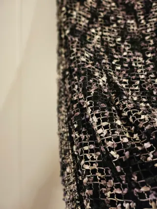 Vestido elegante y texturizado – negro y gris