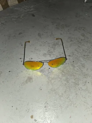 Gafas de sol aviador doradas y naranjas