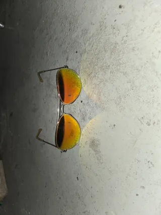 Gafas de sol aviador doradas y naranjas