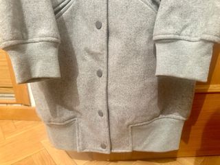 Abrigo largo Okeysi gris estilo bomber