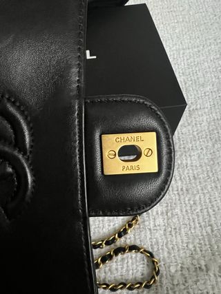 Borsa Chanel Black con dettagli dorati