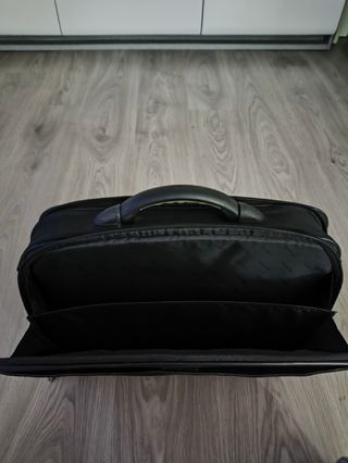 Maletín Targus Negro para Portátil y Documentos