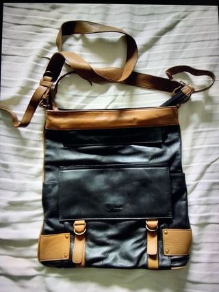Bolso bandolera cuero negro y marrón