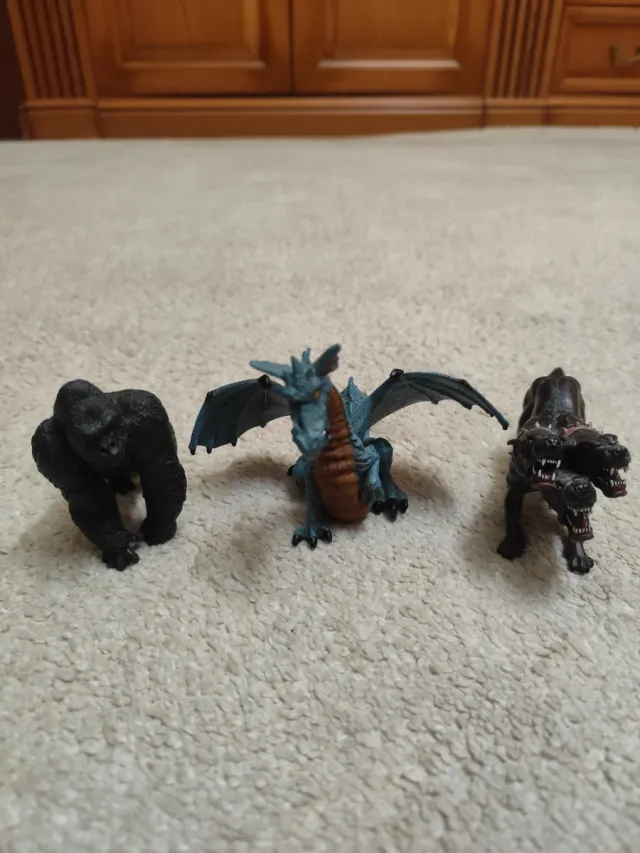 Figuras de animales: Gorila, Dragón, Cerbero