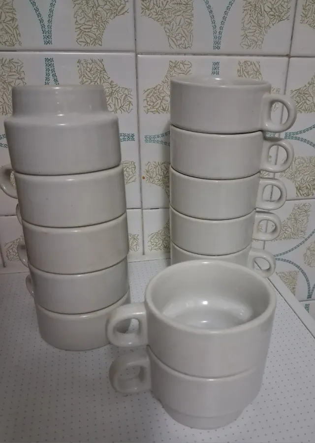 Lote 12 Tazas de Cerámica Blancas