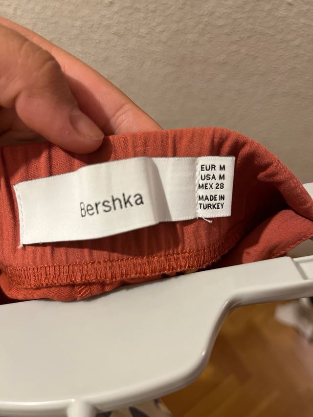 Pantalones cortos beige y naranja