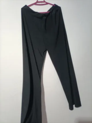 Pantalón negro ancho suave