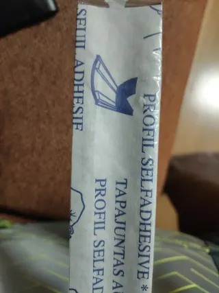 Tapa juntas autoadhesivo