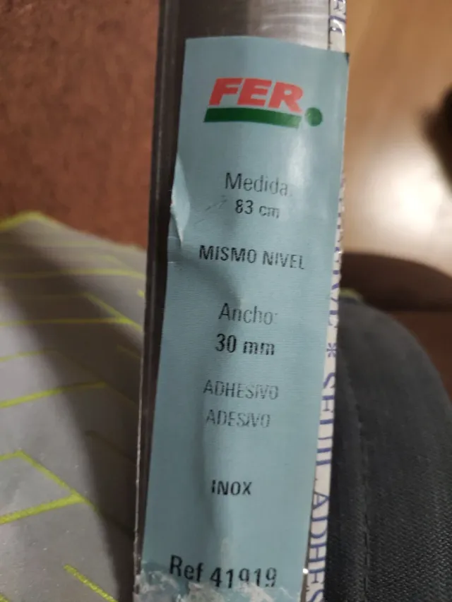 Tapa juntas autoadhesivo