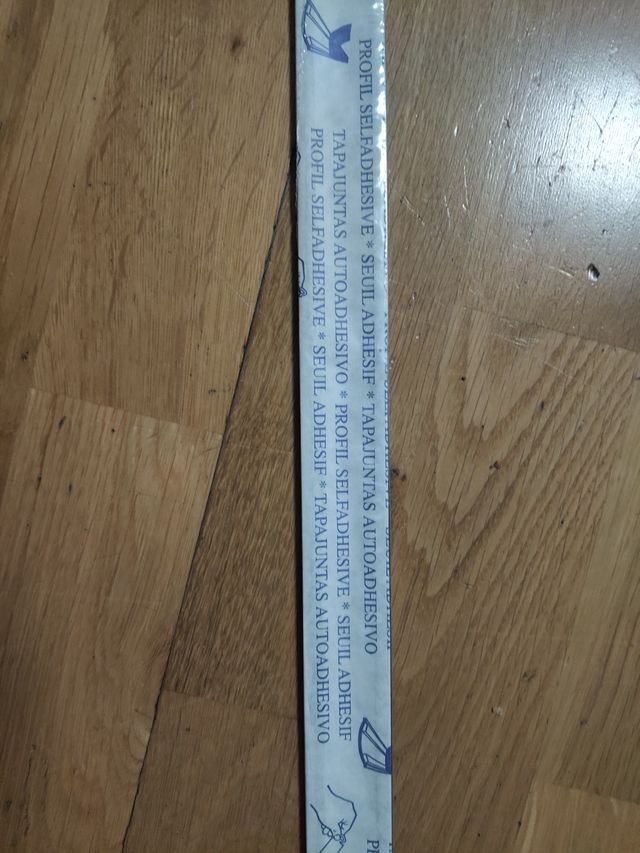 Tapa juntas autoadhesivo