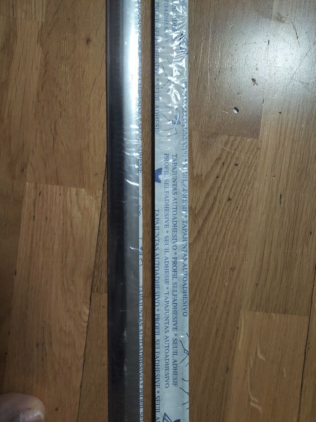 Tapa juntas autoadhesivo