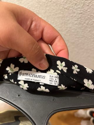 Falda pantalón floral negra y blanca