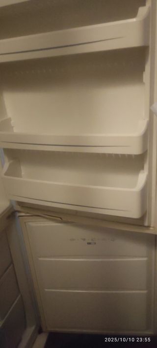 Lote Cocina Gas Butano + Nevera Combi