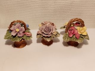 3 vasetti decorativi con fiori