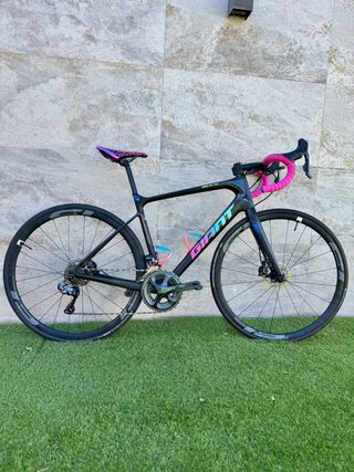 Bicicleta Carbono Giant Defy Advanced Pro