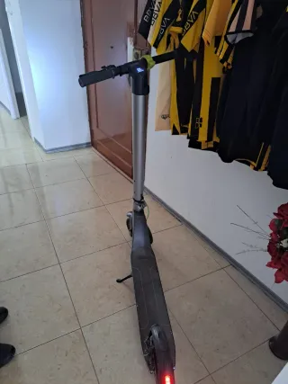 Patinete eléctrico con batería