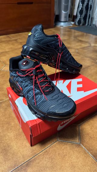 Nike Air Max Plus Negro/Rojo